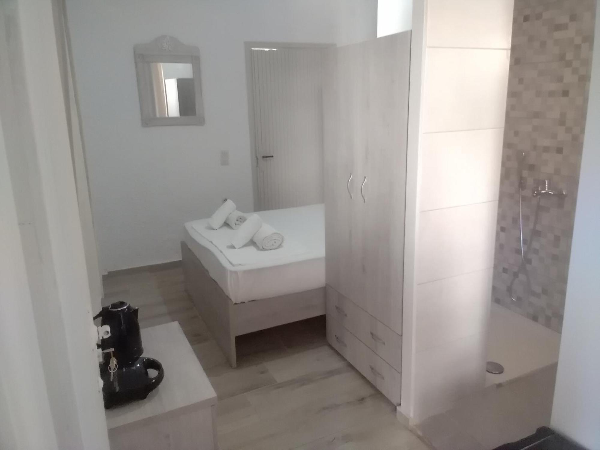President Guest House Кератокампос Екстериор снимка