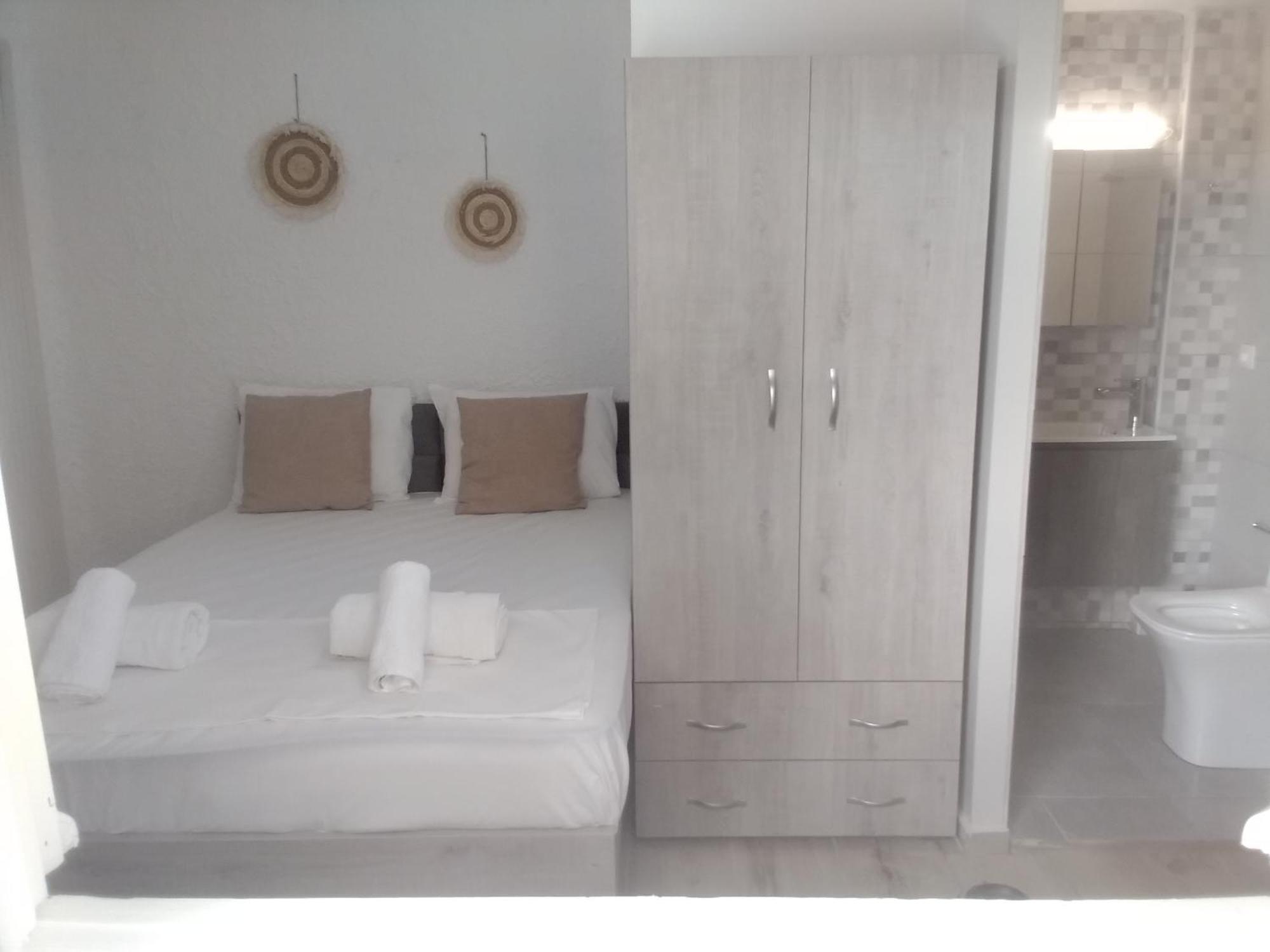 President Guest House Кератокампос Екстериор снимка