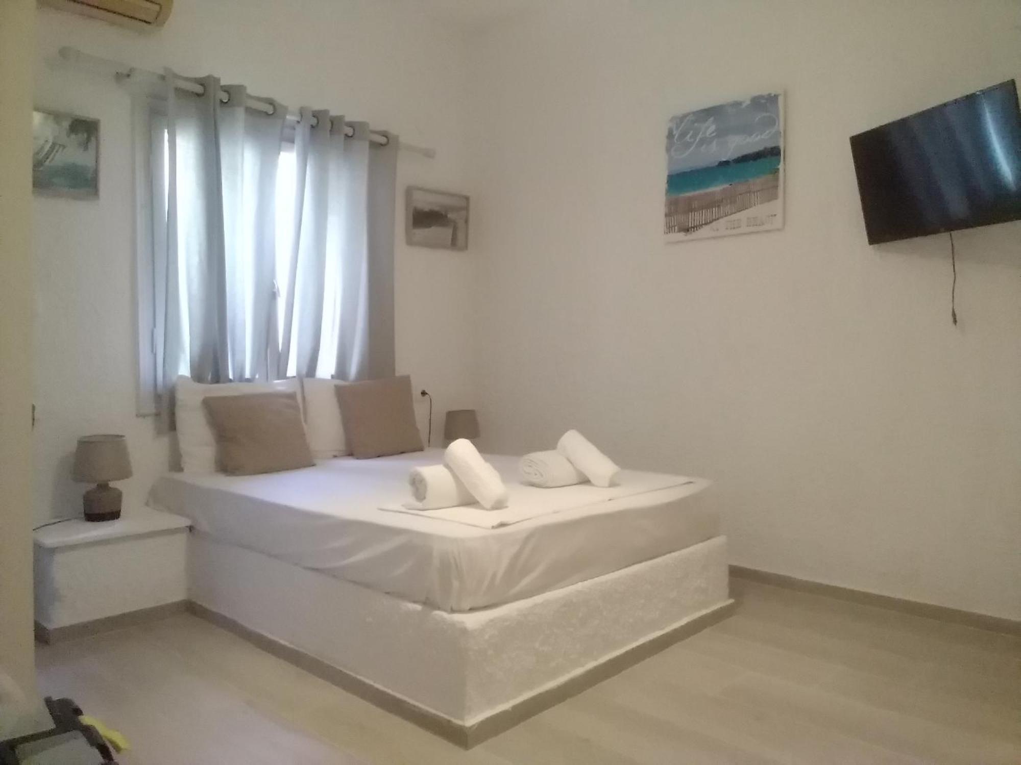President Guest House Кератокампос Екстериор снимка