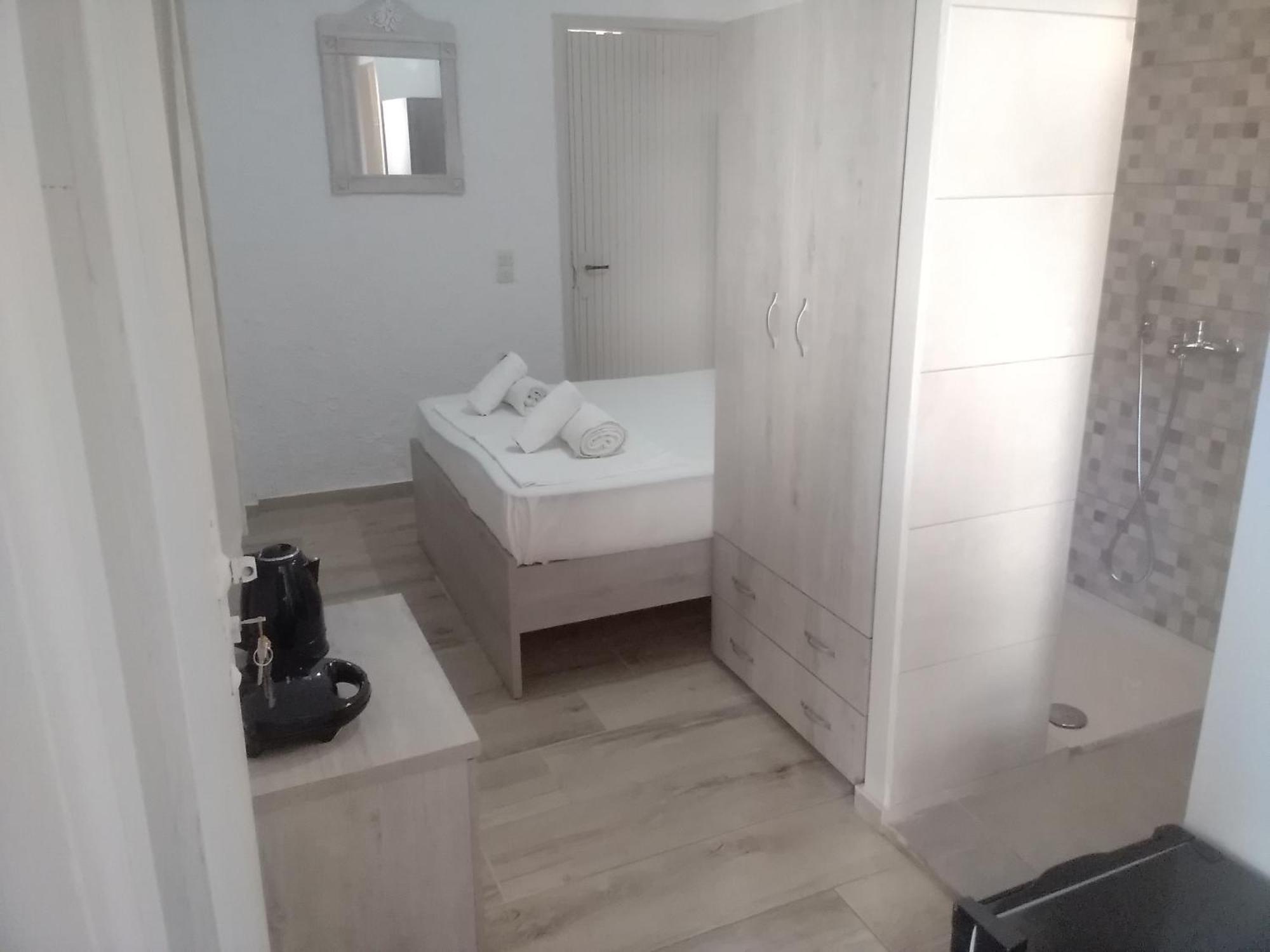 President Guest House Кератокампос Екстериор снимка